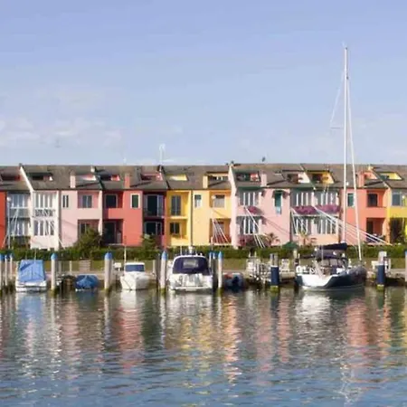 Comfortable Flat With Shared Pool Apartmán