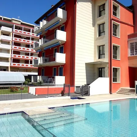 Comfortable Flat With Shared Pool *
